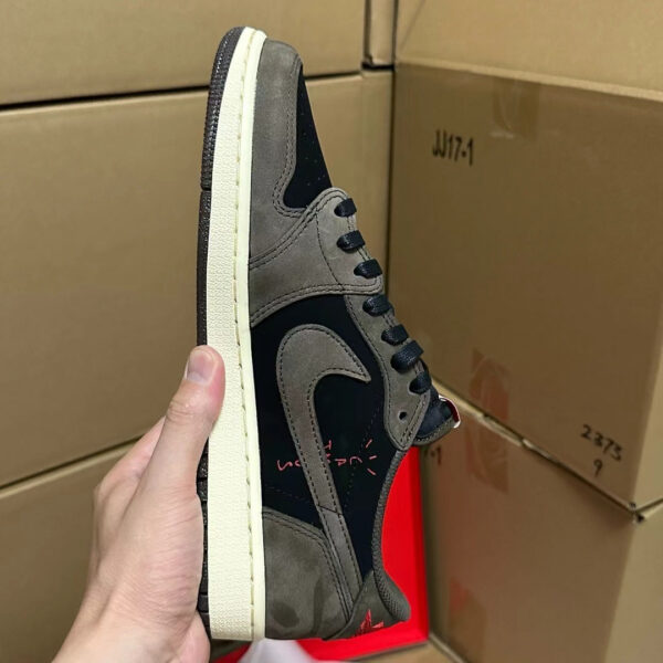 AJ1 Low Travis Scott Mocha