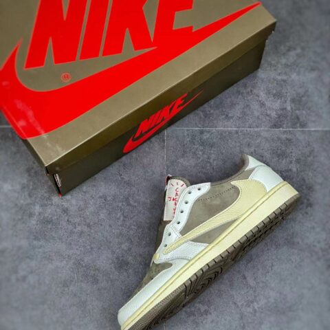 AJ1 Low Travis Scott Reverse Mocha
