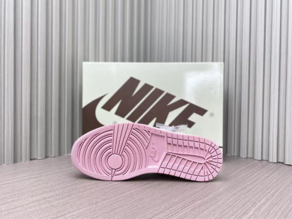 AJ1 Low Travis Scott Shy Pink