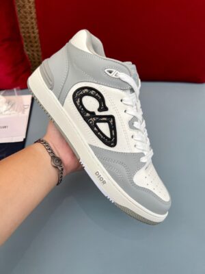 B57 Mid-Top Grey Oblique