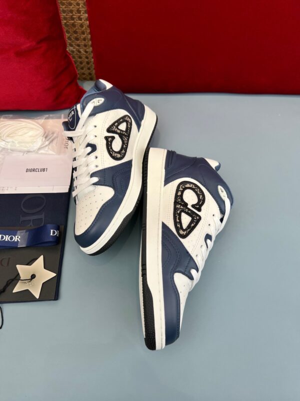 B57 Mid-Top Navy Oblique