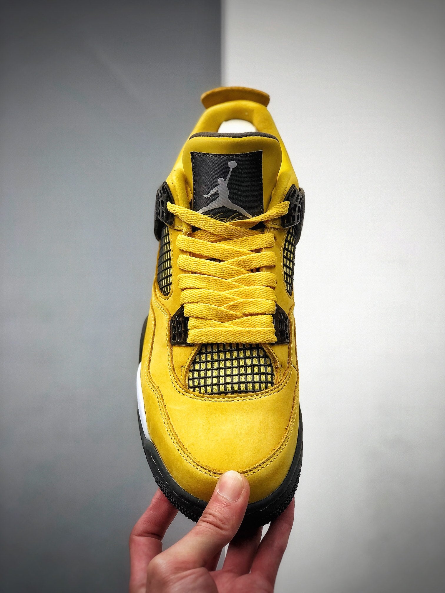 AJ4 Lightning