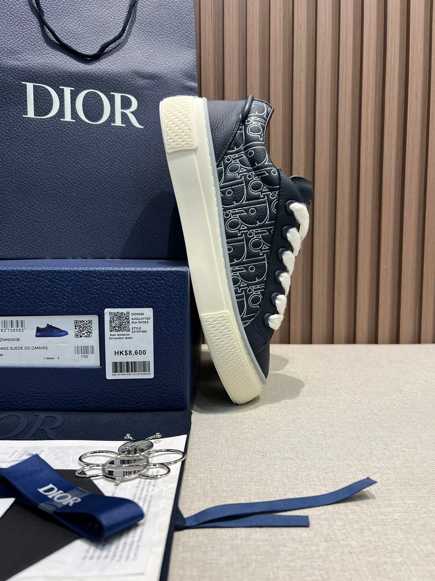B33 Spin Sneaker Navy