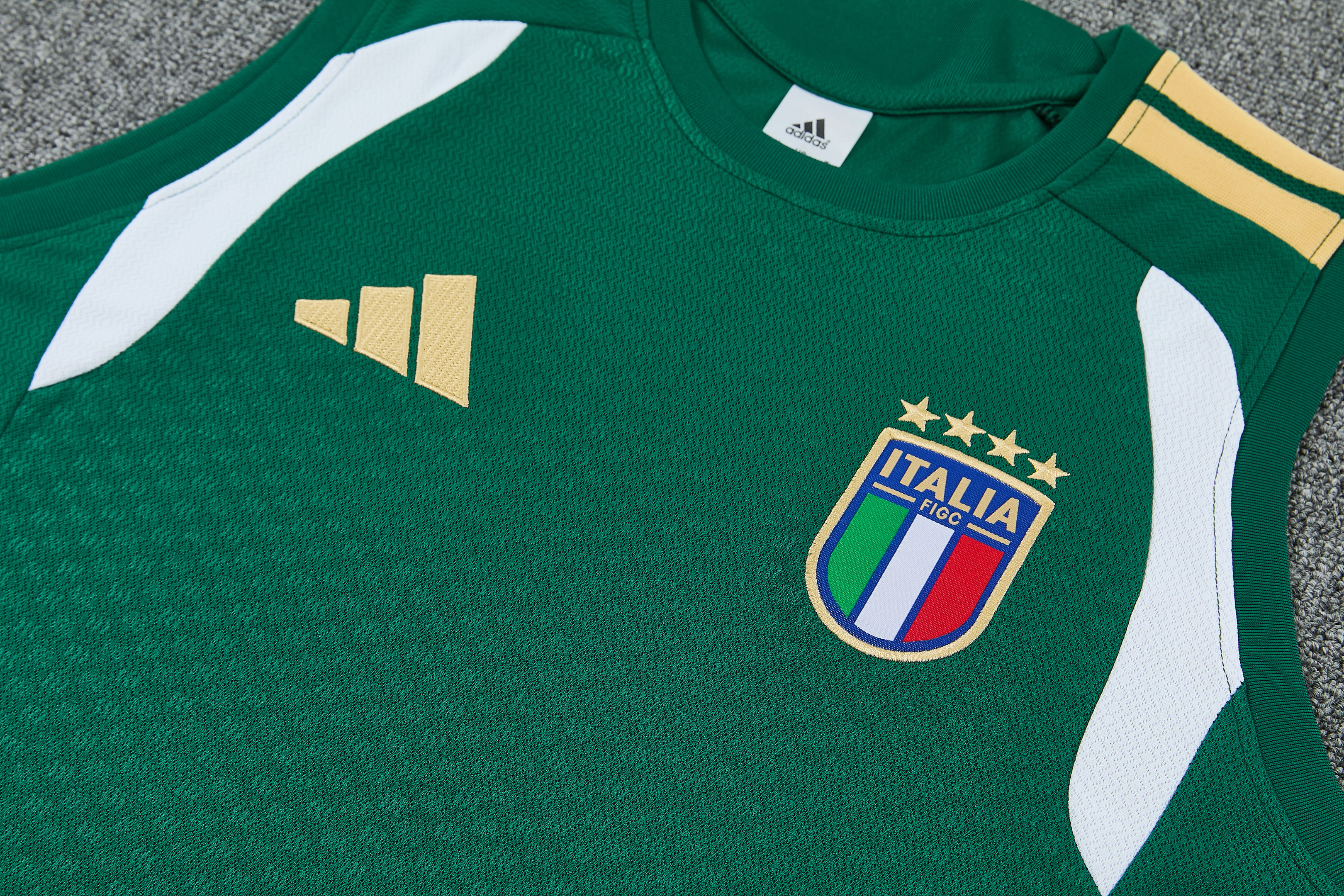 Italy 2026-27 Sleeveless Training Set Men Soccer Kit – Green - Jersey Teams