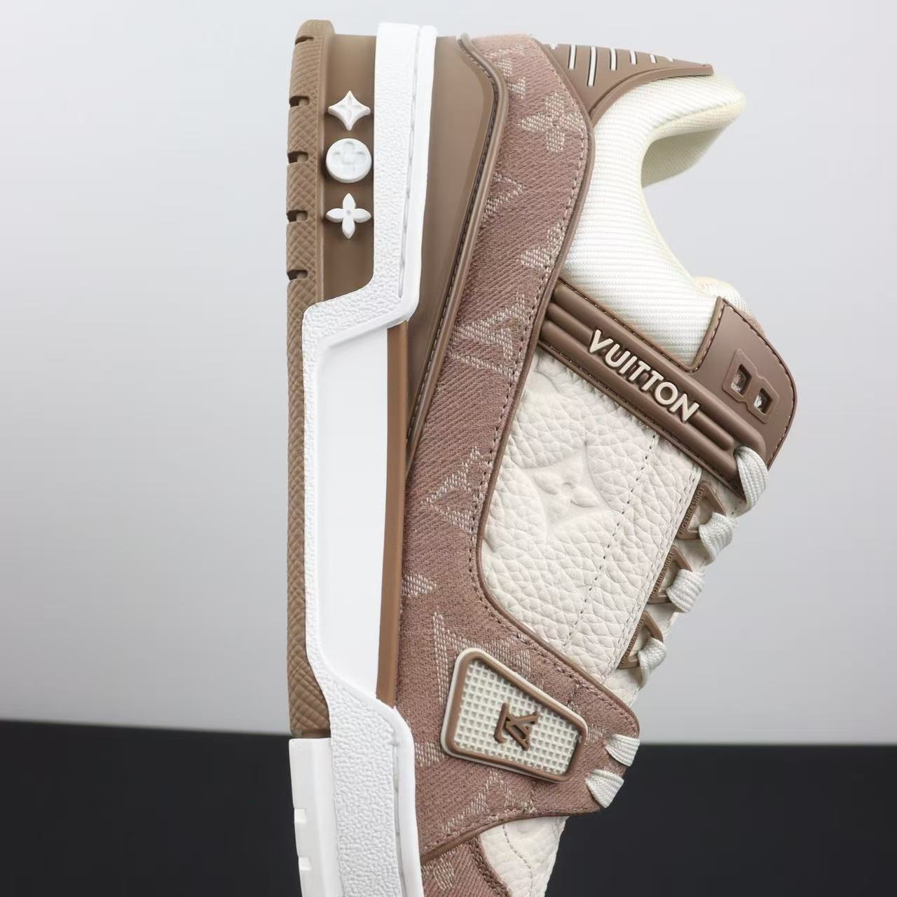 LV Trainers Brown