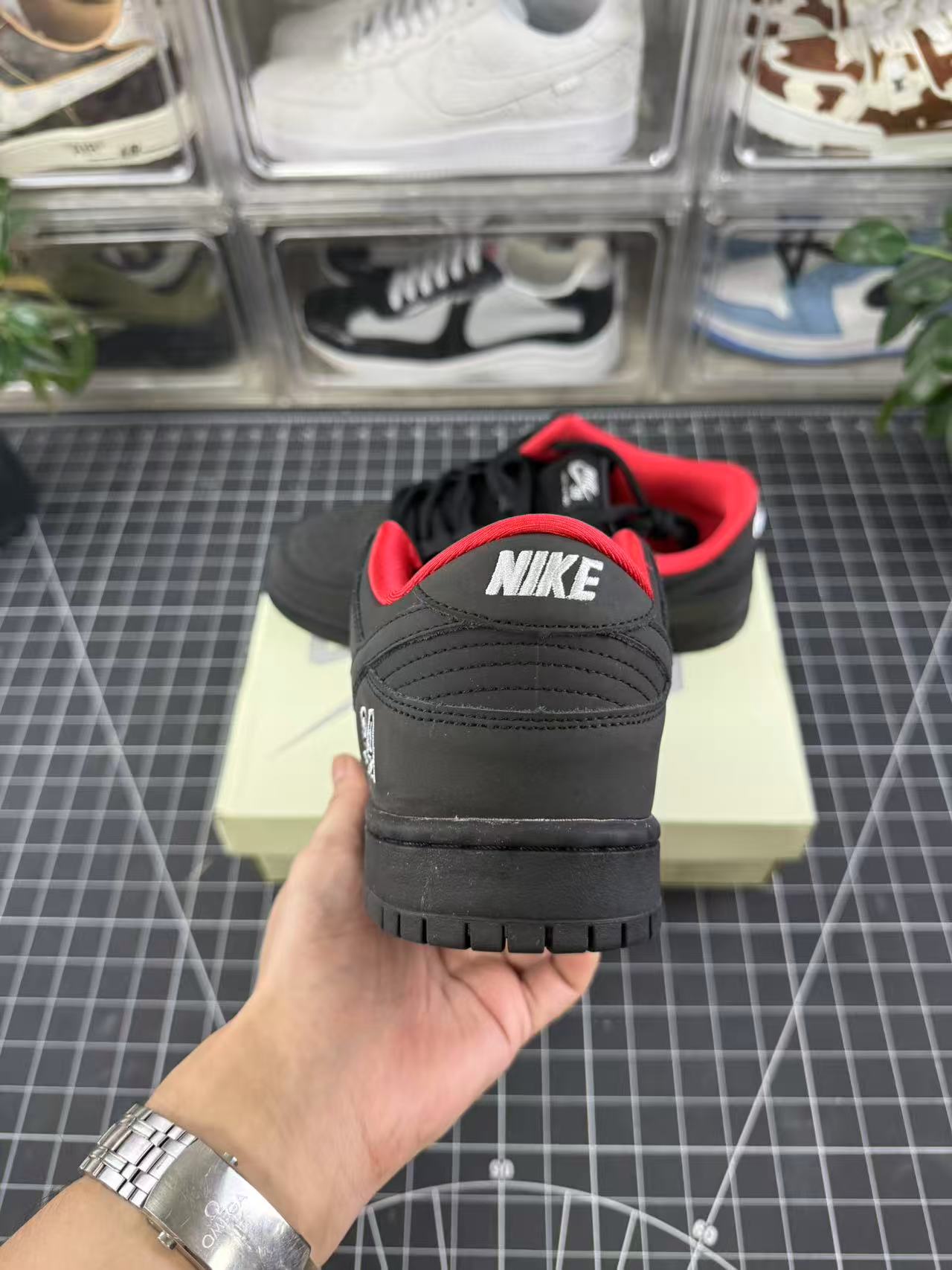 SB Dunk X Supreme Black (2025)