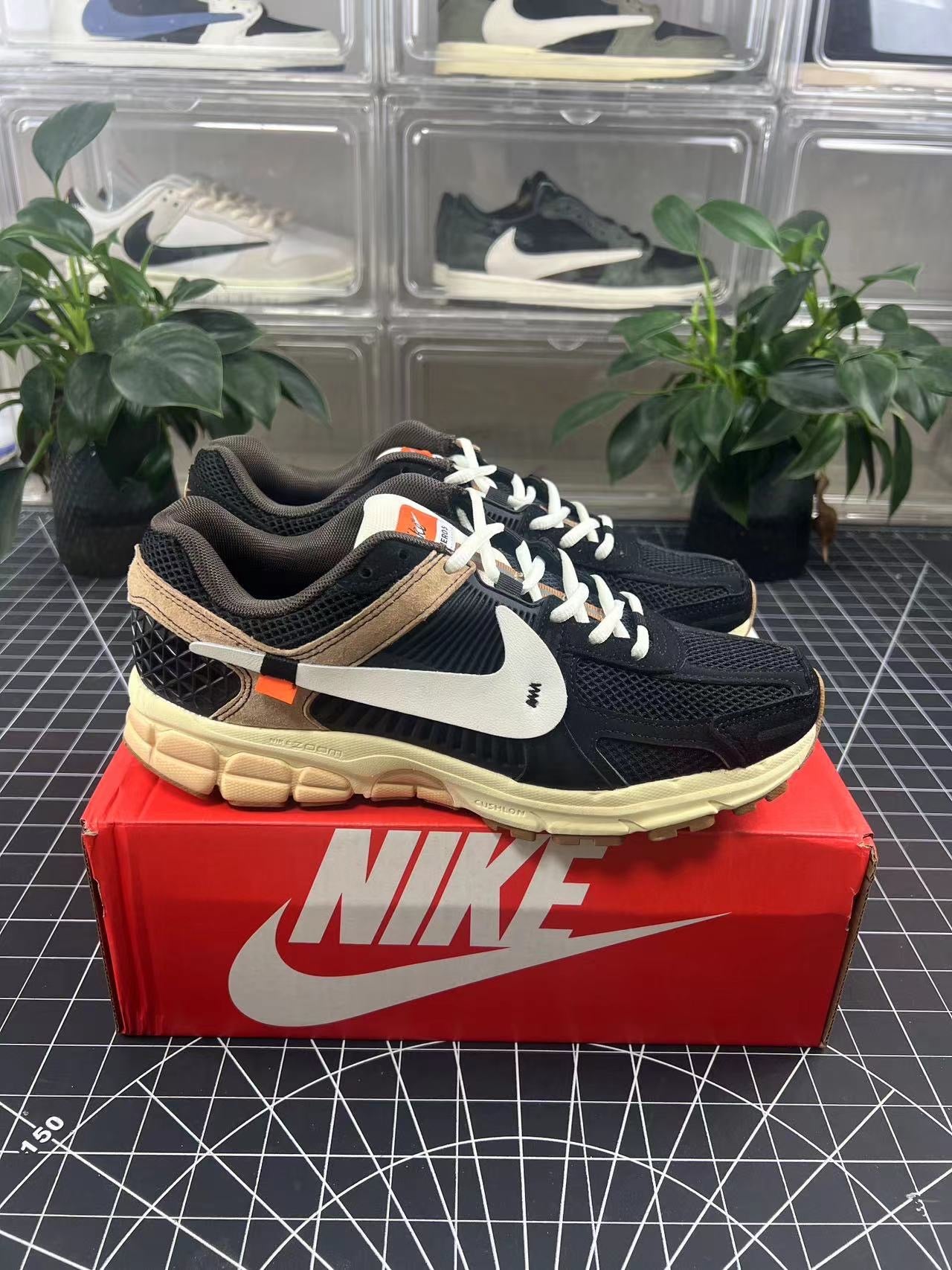 Vomero 5 x OW Black Customs