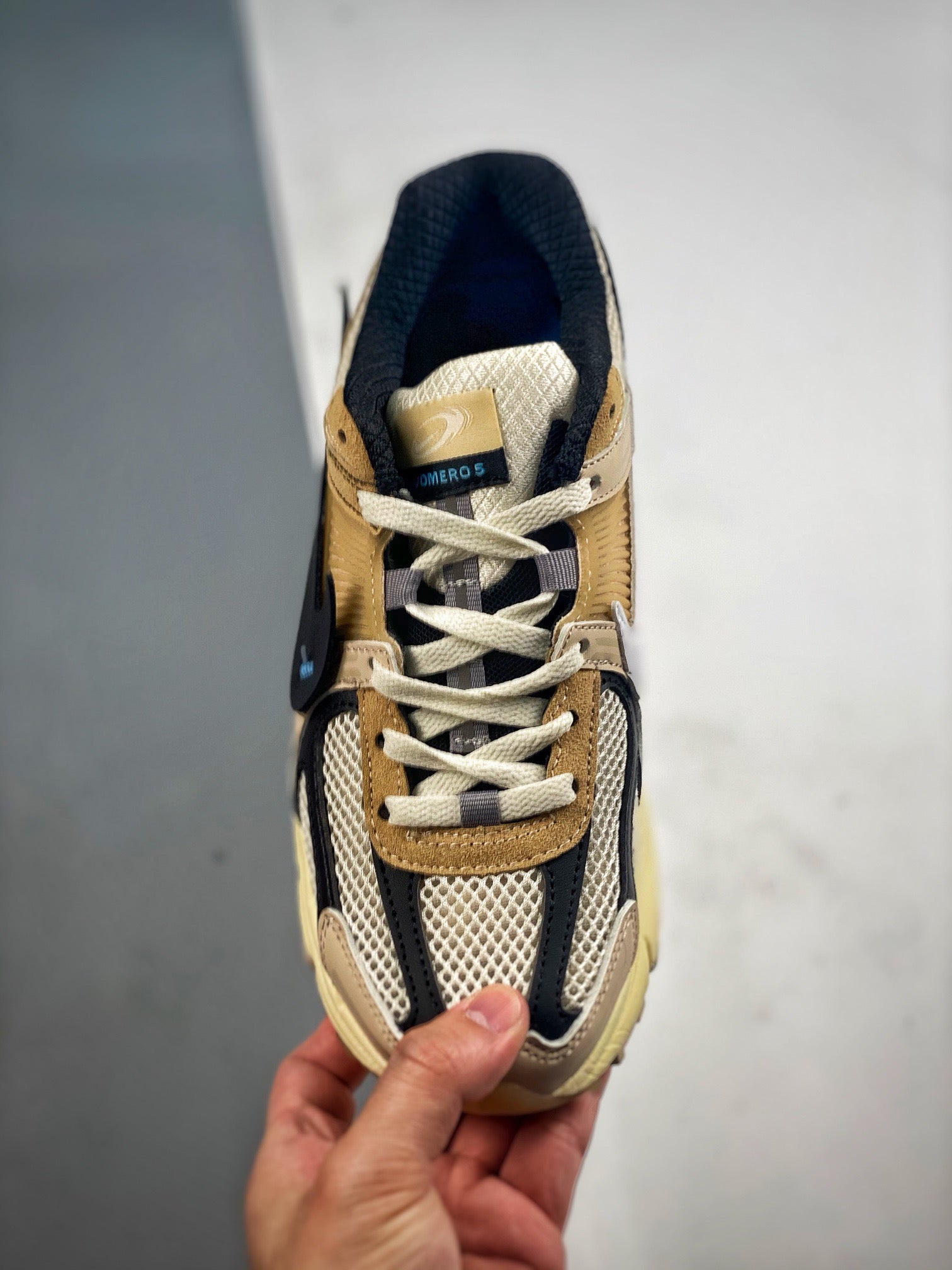 Vomero 5 x OW Sail Customs
