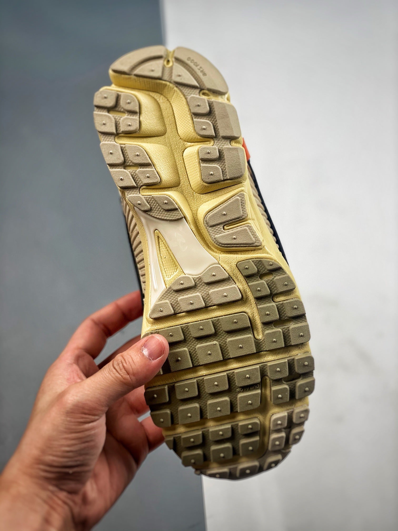 Vomero 5 x OW White Customs